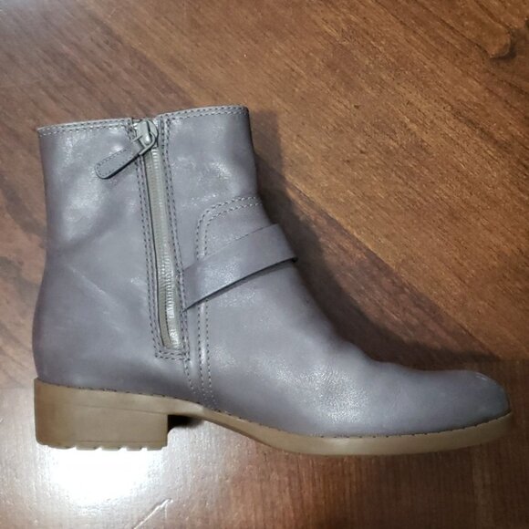 𝅺Cole Haan "Huntley" Leather Grey Office Designer Waterproof Booties - Women's - Picture 4 of 10